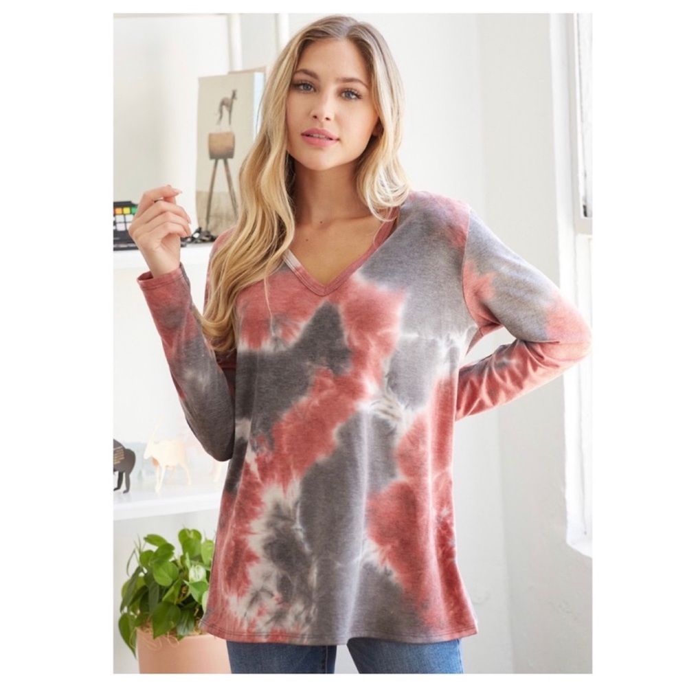 🆕NEW!🛍️Tie-Dye Split V-Neck Top
